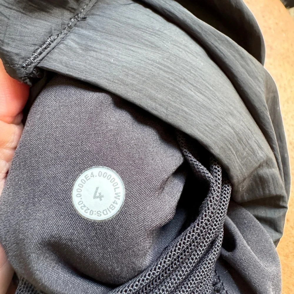 Lululemon Bombs Away Jacket Black/Olive Green Camo Print Reversible Zip Sz 4